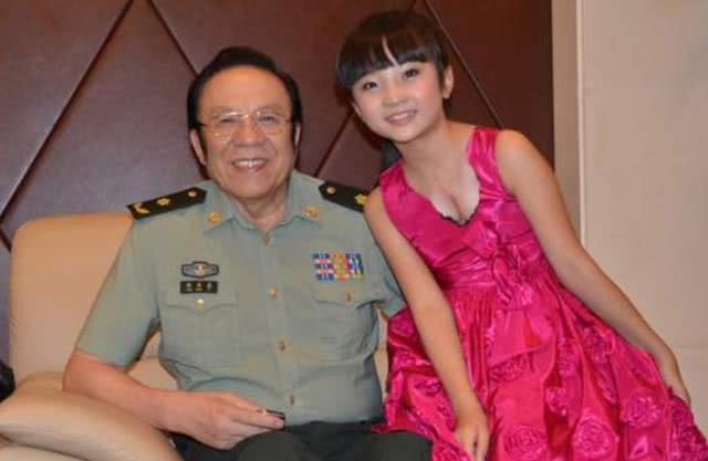 08年惊艳世界的林妙可，12岁与38岁演员拍亲密戏，现状却令