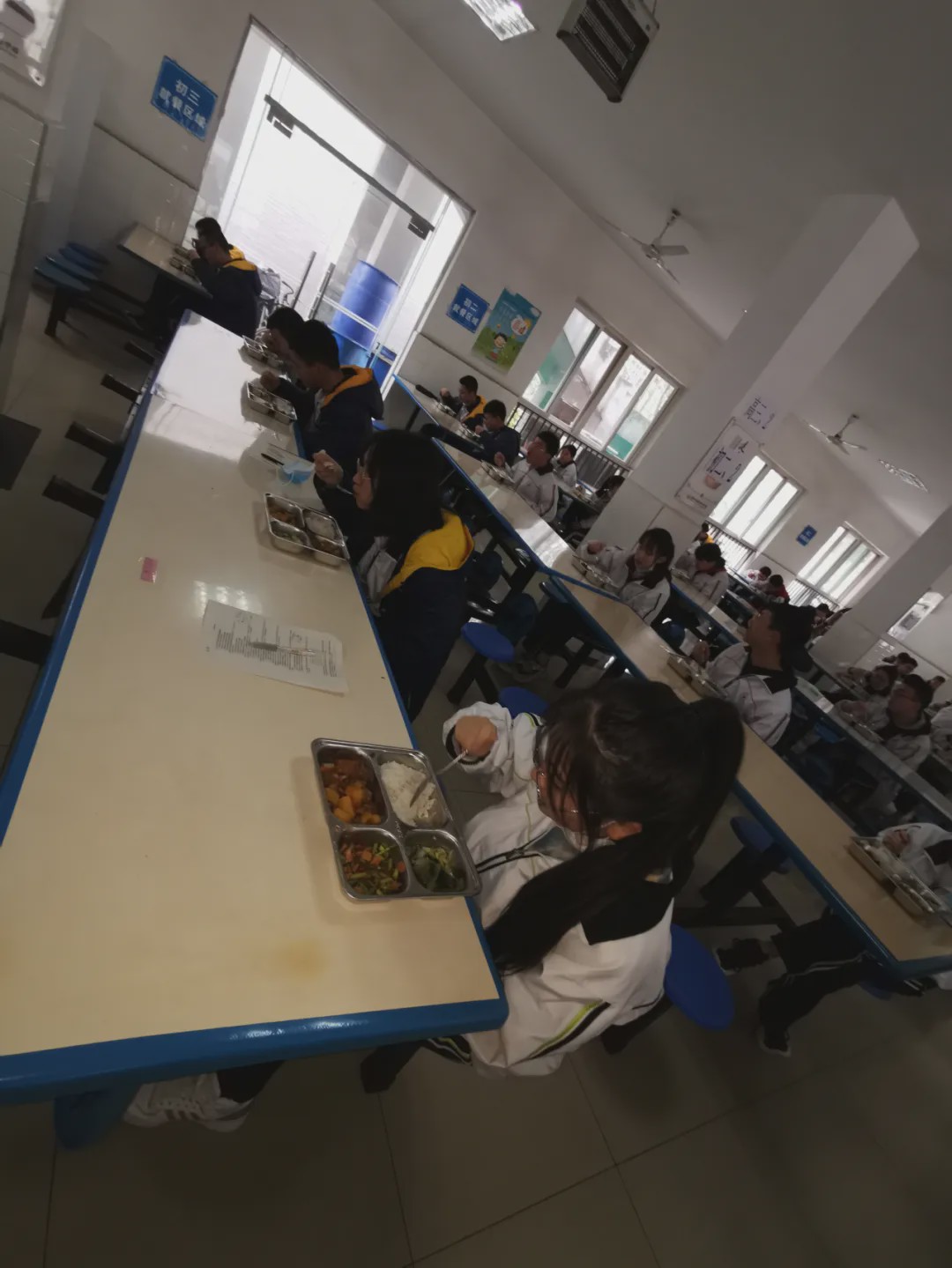 细雨过后空气清新,春雨过后的泥土气息