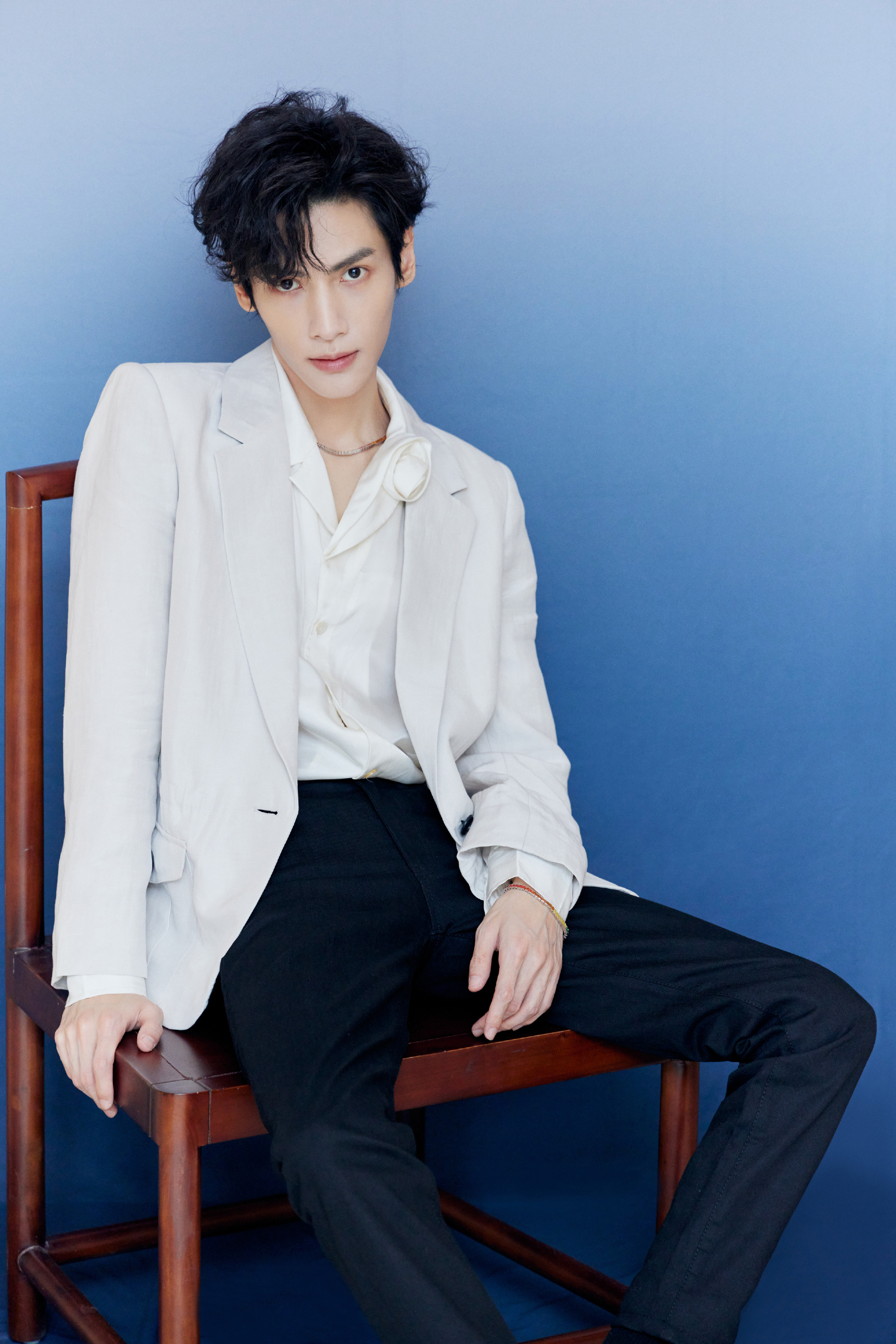 西装穿搭休闲通勤男,如何把西装穿出时髦感男