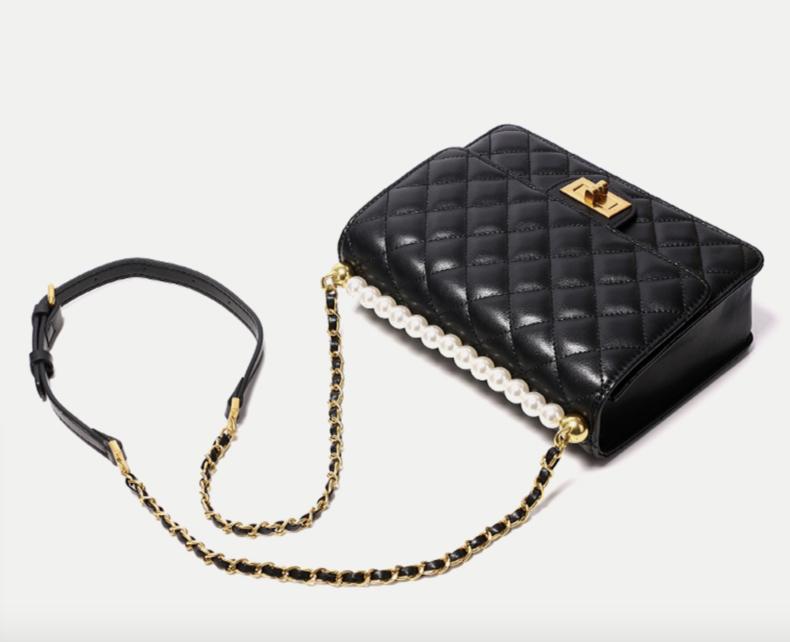 颜值和性能都挺全面的车,气质优雅菱格包