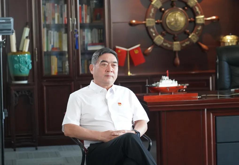 和战友凑钱创业！曾经的老船长逆袭成了大型拖轮企业老板