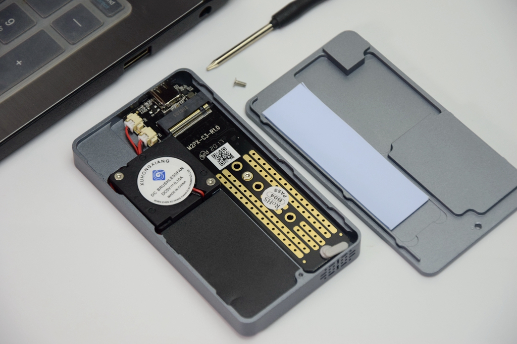 炎热夏天机箱,天气炎热笔记本散热