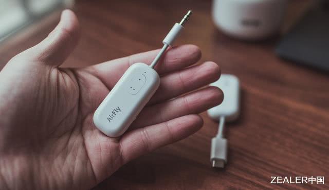 飞行达人的旅行伴侣：苹果*用御**AirFly蓝牙适配器