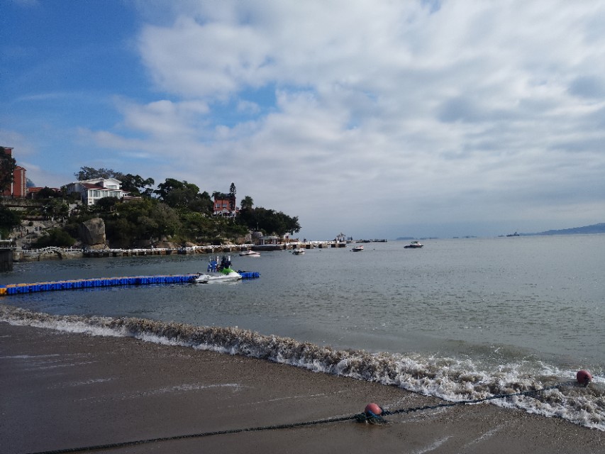 厦门人穿拖鞋短袖,厦门人冬天的穿着