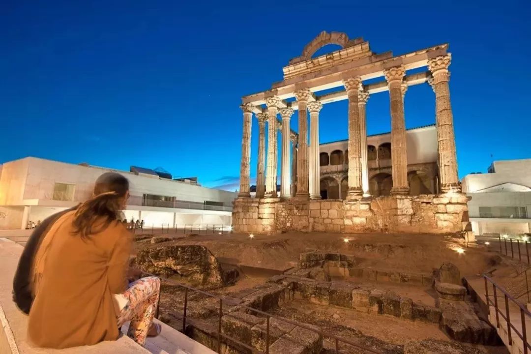 行走的老钱：私奔去浪漫的“两牙”