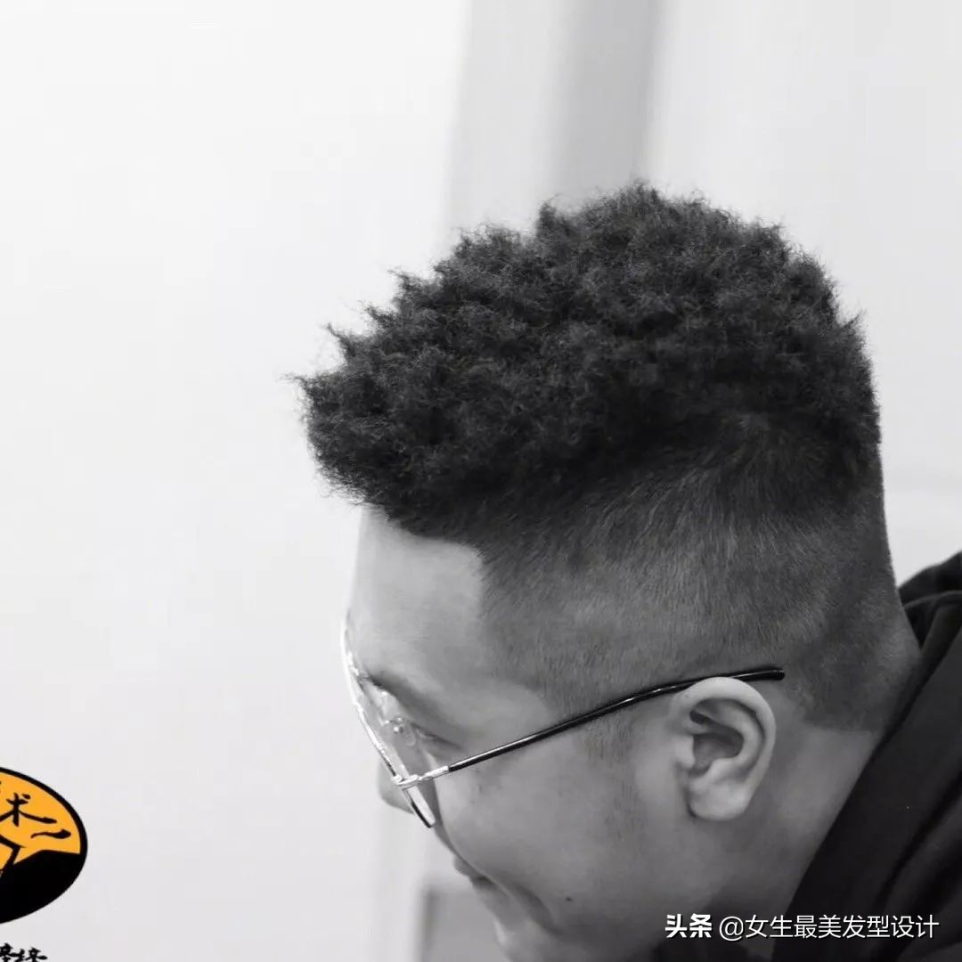 黑皮肤适合的发色卷发,黑皮肤适合烫什么发型好