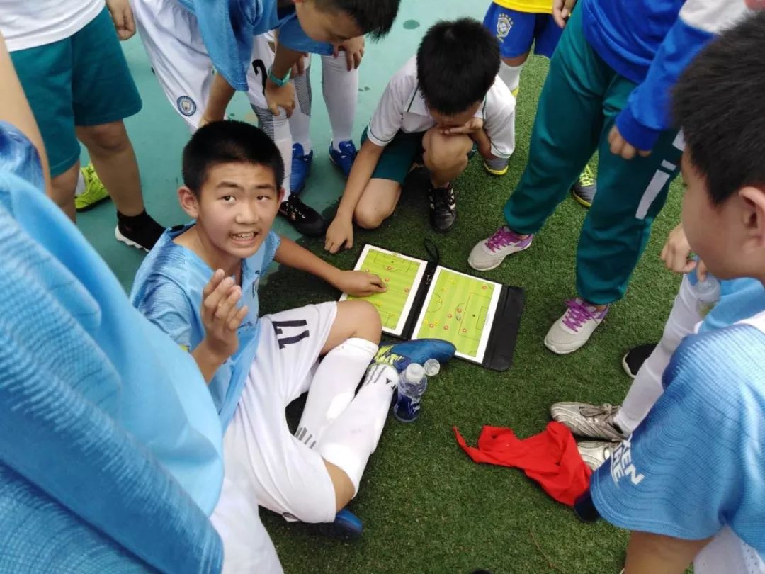 热烈祝贺我校获足球特色学校,广东省青少年校园足球特色学校