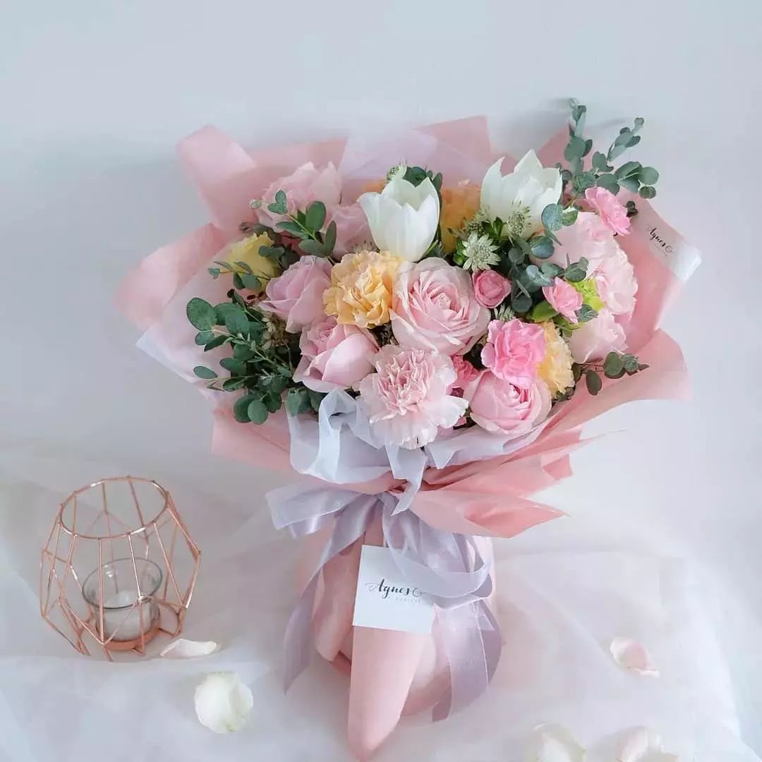 以香槟玫瑰为主的韩式花束,清新柔和治愈系韩式花束