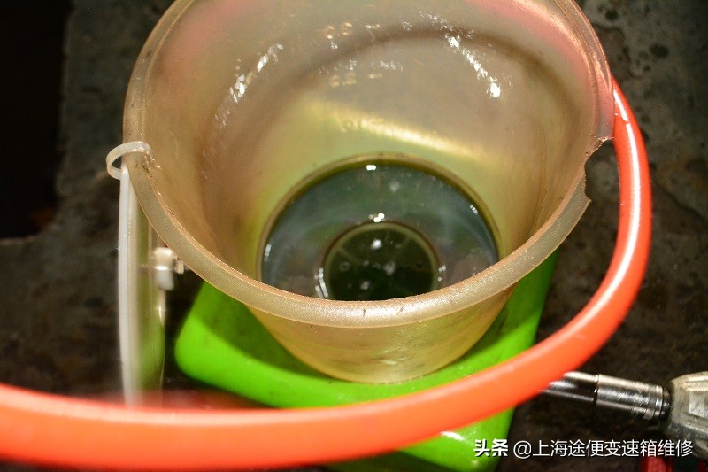 自动变速箱油更换一次多少钱,cvt变速箱油拆油底壳换油多少钱