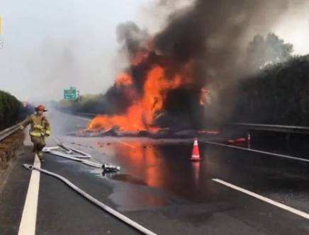 快递被烧了找谁处理,快递被烧