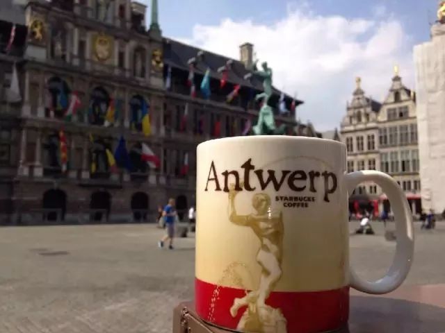 品牌IP火到你不敢认，星巴克“猫爪杯”竟能卖到1348元