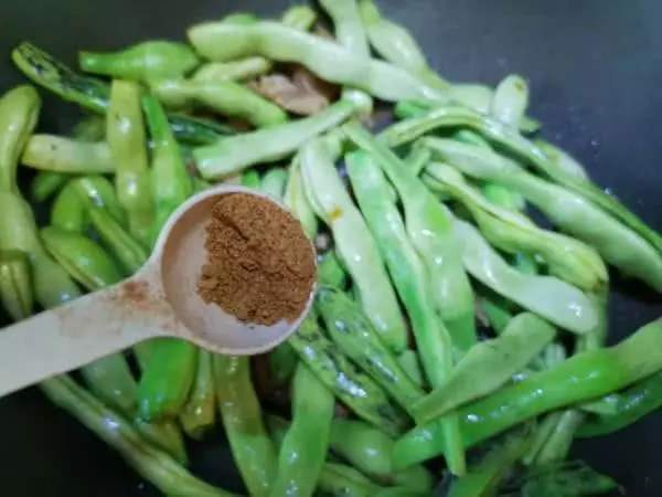 吃没煮熟的豆角一定会中毒吗,豆角不煮熟会中毒吗