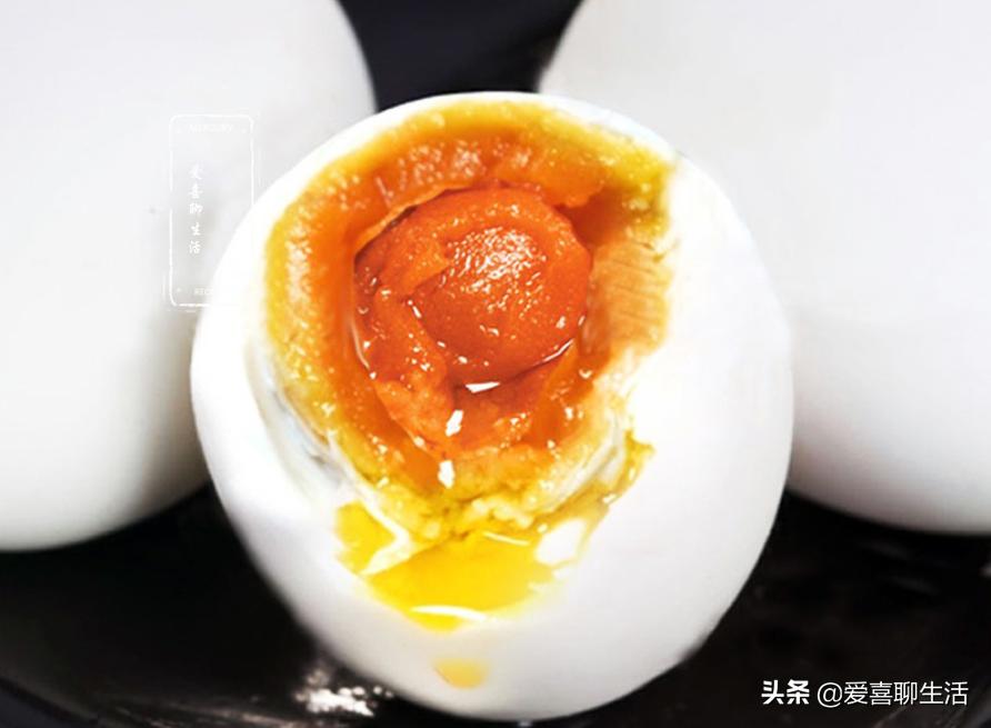 老祖宗的腌制咸鸭蛋的方法,50年腌制咸鸭蛋老方子