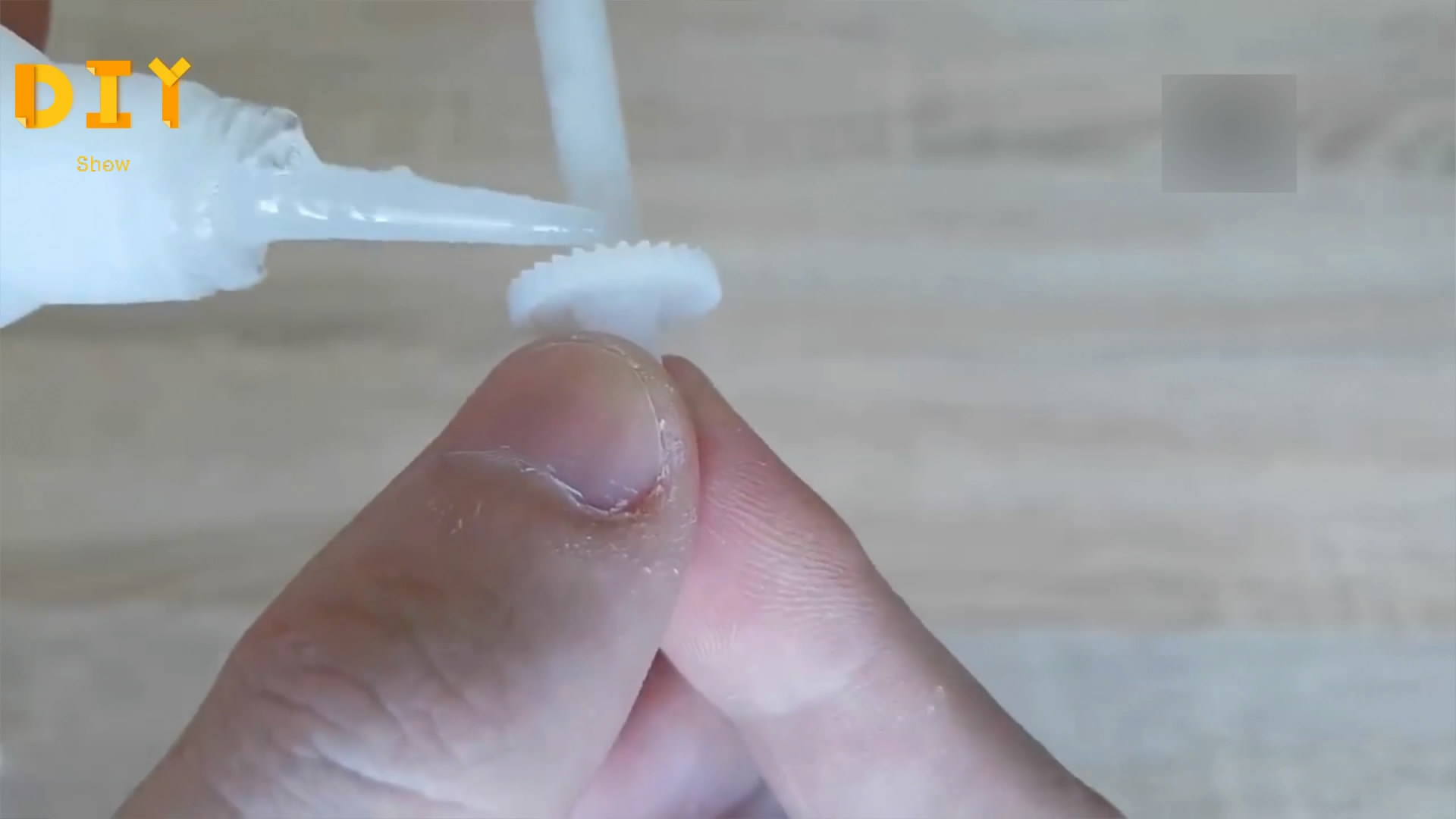 如何用纸板制作遥控车,用纸做遥控玩具车