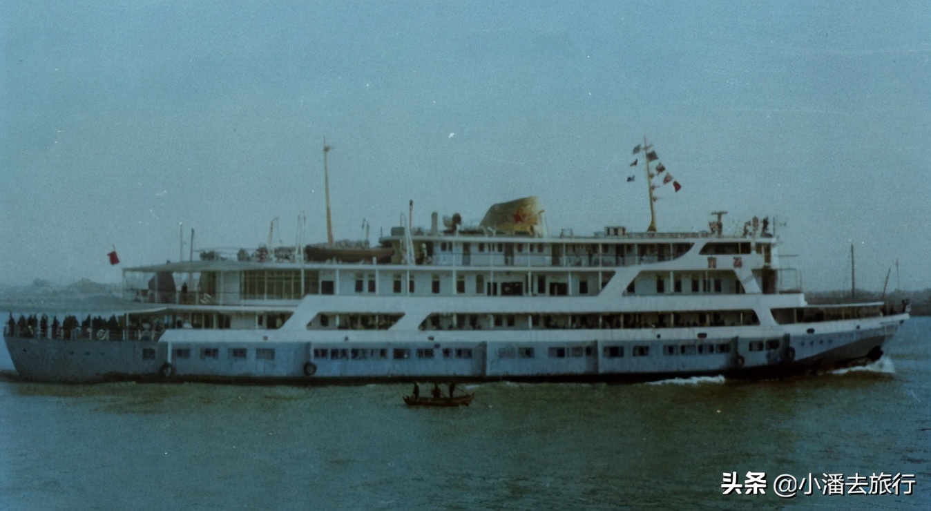长江游轮的真实视频,长江的游轮和海里面的游轮