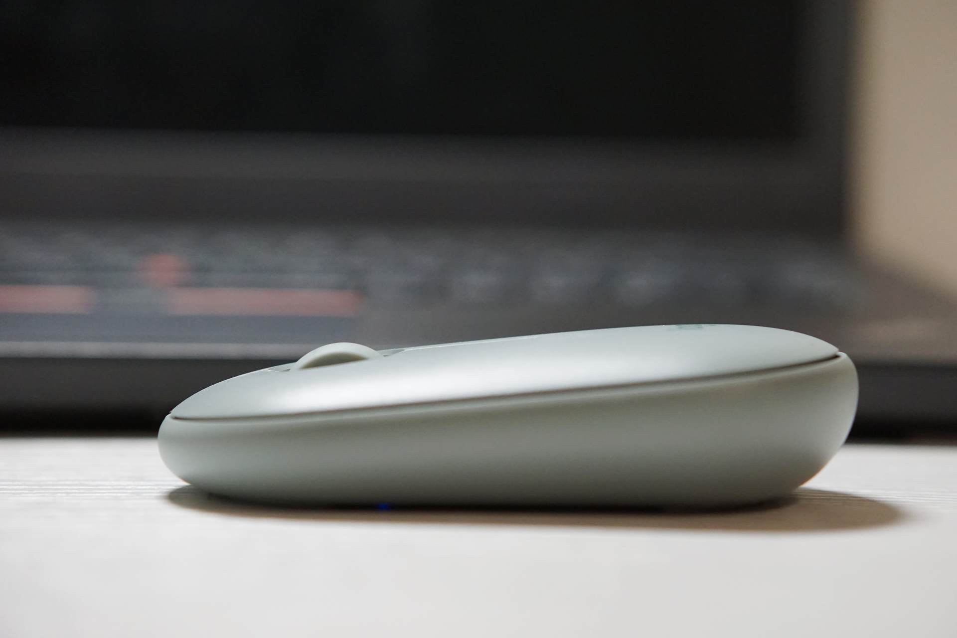 罗技无线鼠标pebble怎么切换蓝牙,罗技鼠标pebble如何连ipad