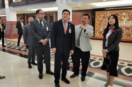 *疆新**诞生新首富：仅35岁身价达1500亿，公司入围世界500强