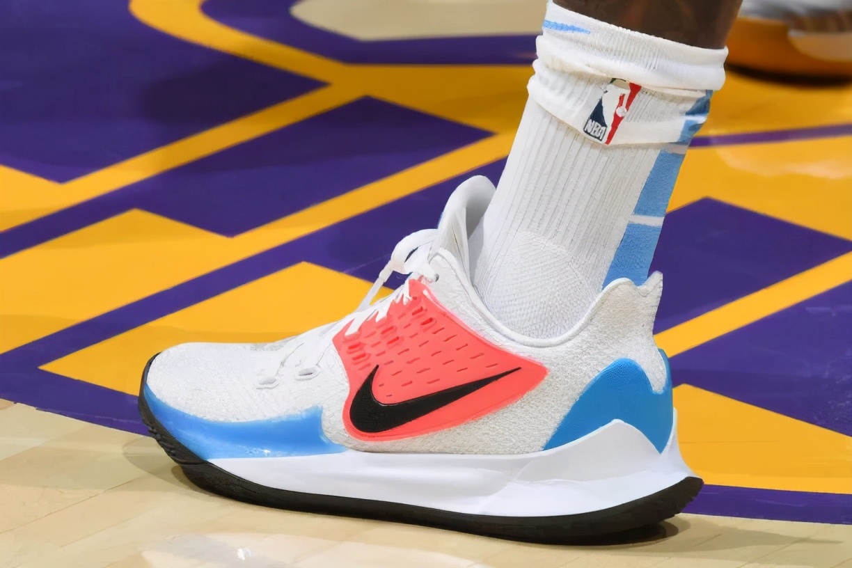 詹姆斯上脚安踏,nba球星上脚的安踏