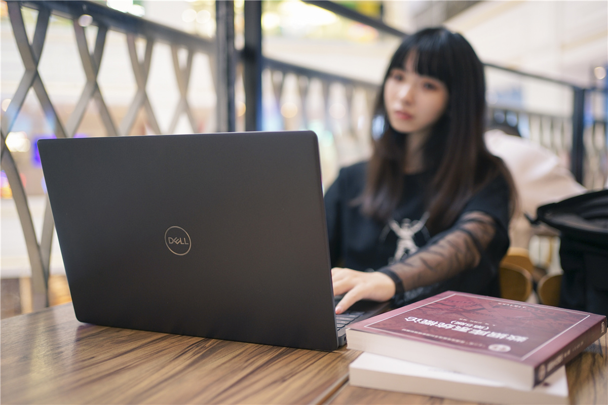 一个18岁计算机系少女的EDC