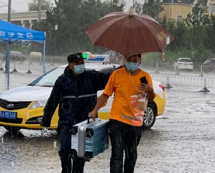 绿岛“背影”|这些瞬间，因为有你而更温暖难忘！