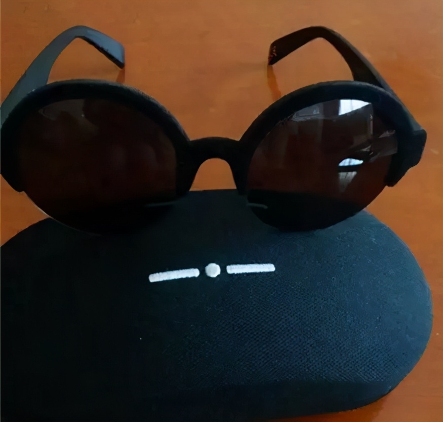 ItaliaIndependent：意大利“国民老公”喊你换眼镜啦