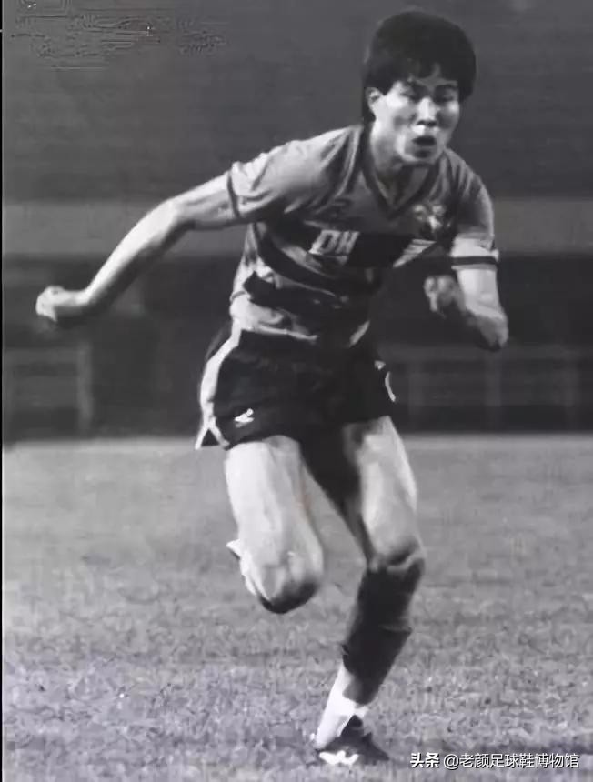 亚洲球王恶意蹬踏染红，除禁赛难逃父亲责罚，因为人性比足球重要