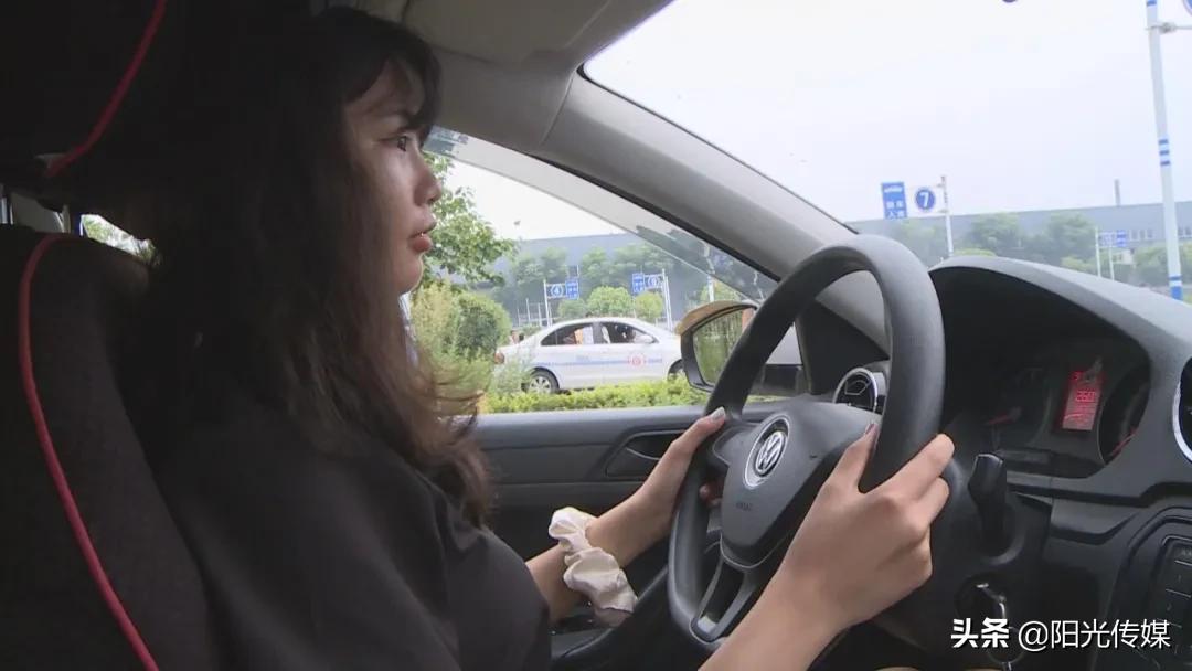 高考结束正是驾校学车的好时机,学车热高考结束驾校迎来报名高峰