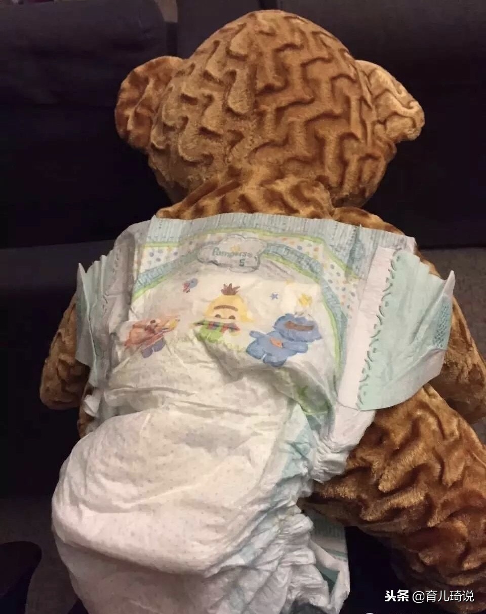 给宝宝换尿不湿的方法,给宝宝换尿不湿的正确方式