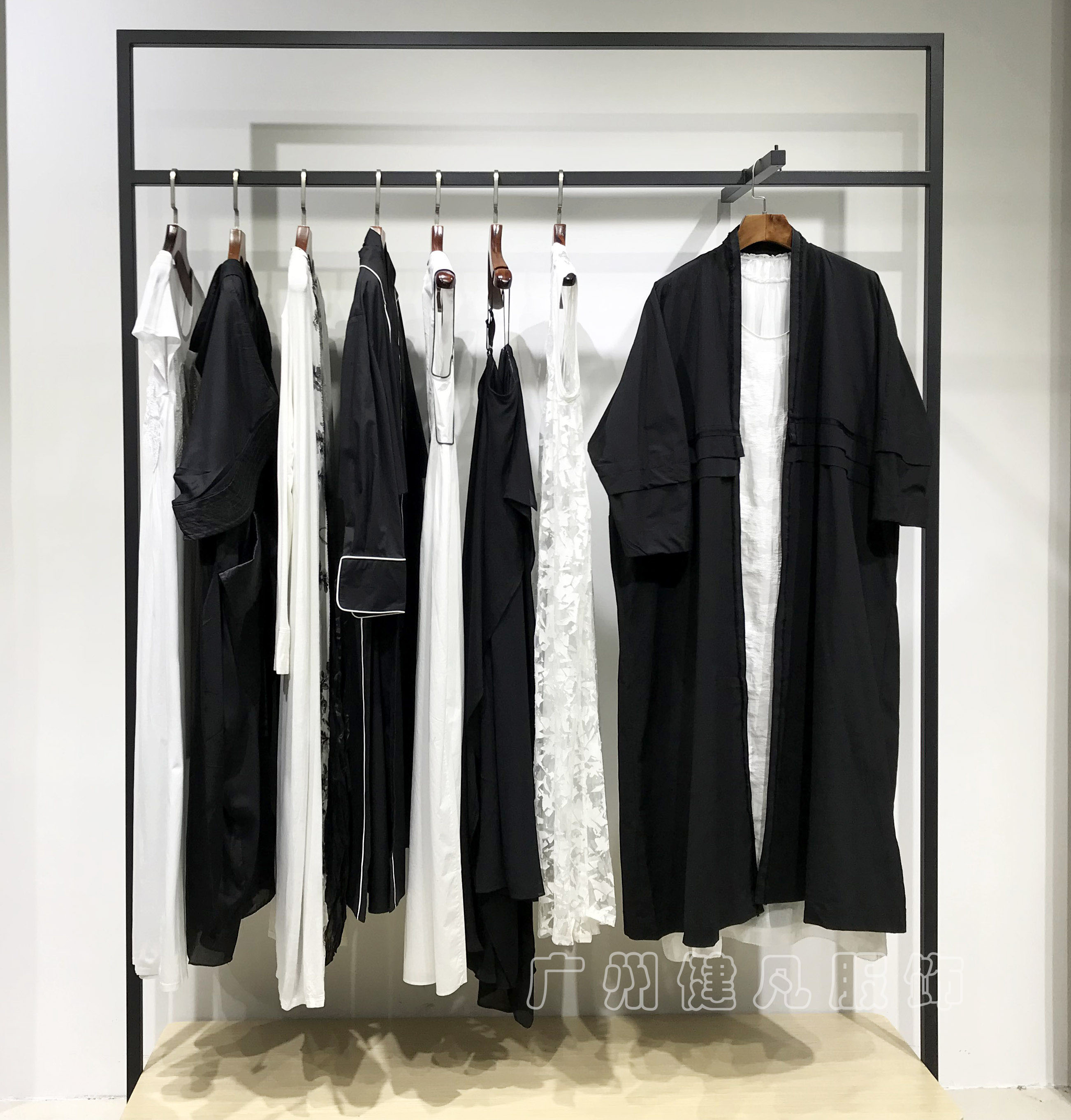 品牌女装折扣女装加盟,女装品牌加盟实体店零库存中高档