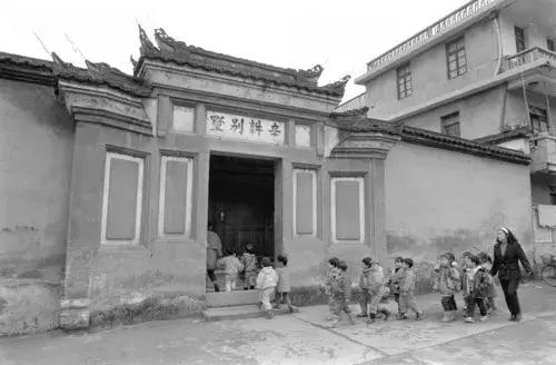 福建长汀县，何以在毛*东泽**眼中是革命“根本重地”？