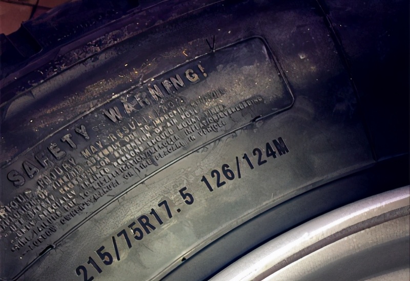 怎么辨别轮胎真假,如何快速识别轮胎的真假