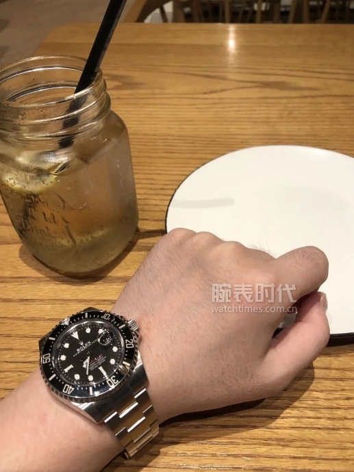 网友晒自己微信好友数量,网友晒1300手表