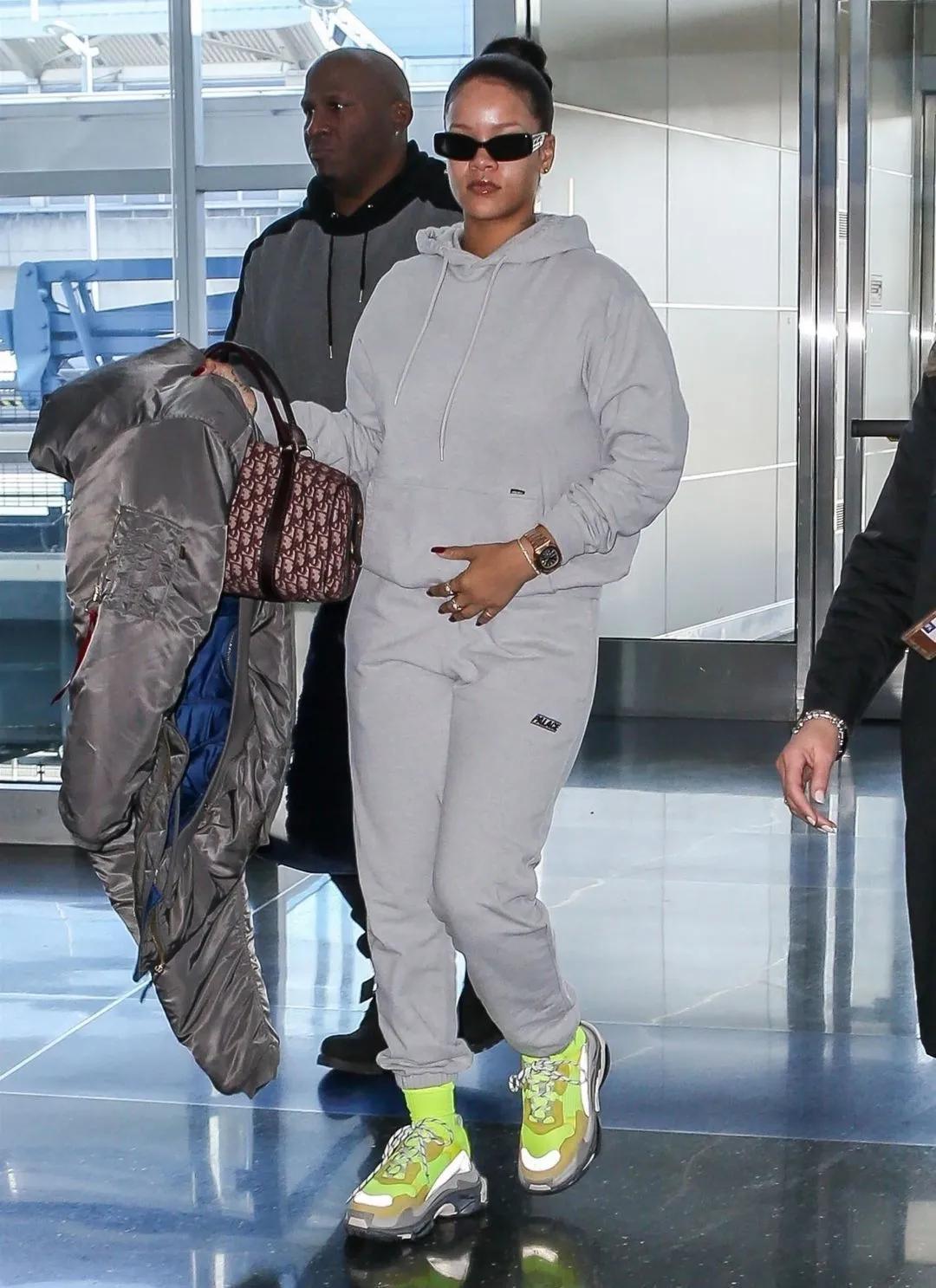 巴黎世家七夕土味广告,巴黎世家的七夕广告真的土爆了吗