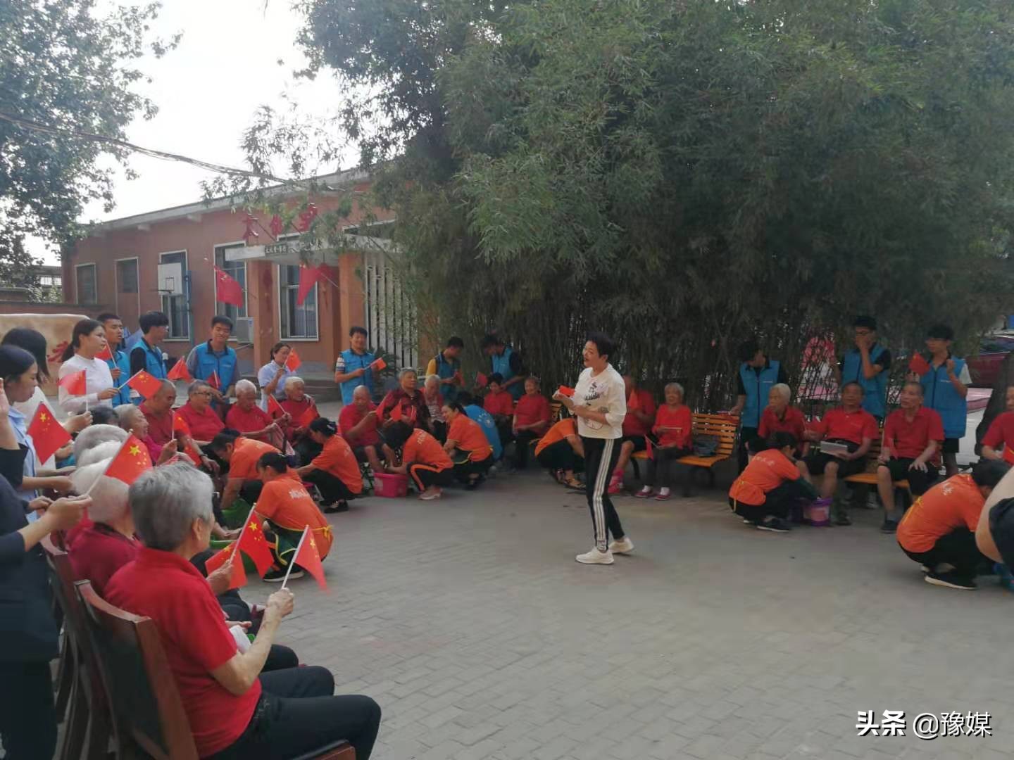 金秋敬老月浓浓敬老情,情暖夕阳敬老月活动