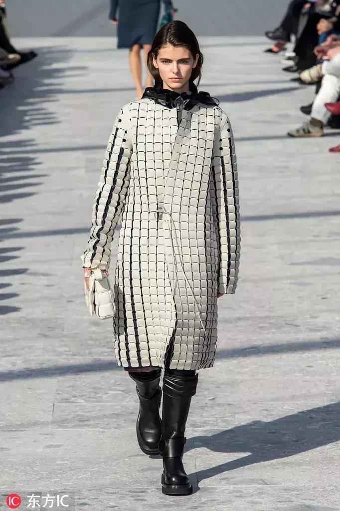 粉色打底适合什么颜色的外套,最适合女生的颜色