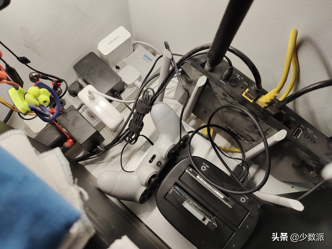 这也许是设备最多的桌面？我的「实用主义器材派」桌面分享