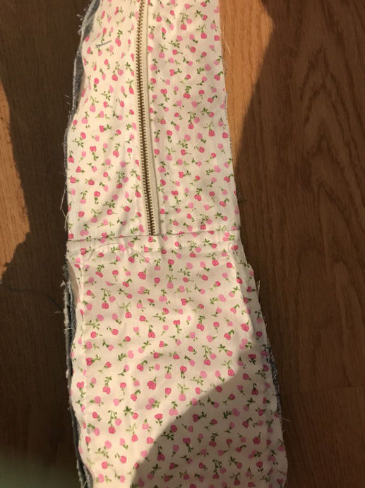 旧牛仔裤的废物利用改造,牛仔裤改双肩背包教程