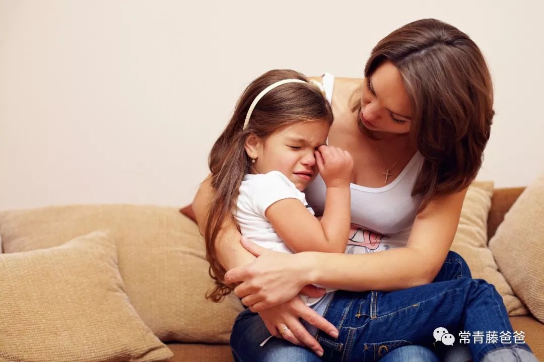 父母如何与内向的孩子进行沟通,性格内向的男孩子家长怎么引导