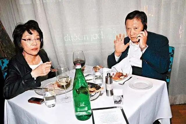 香港“四大家族”：“废太子”的连环闹剧