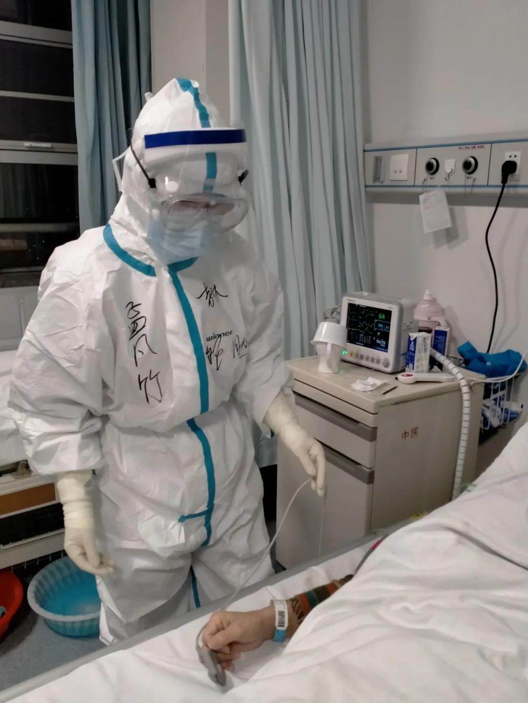 致敬2020每一个逆行的背影,回顾2019年消防员最美逆行背影