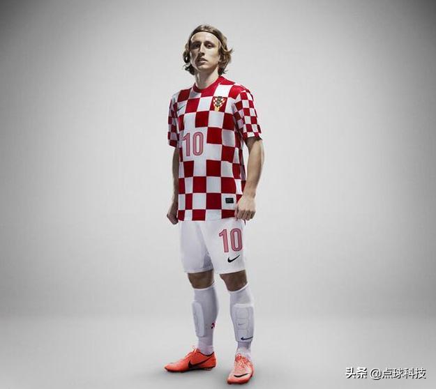 一人一鞋球星的执念球迷的追求你最喜爱的那双鞋穿了多久?