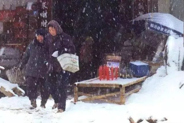 九张反映过年气氛的照片,百张罕见的过年老照片这才是年味