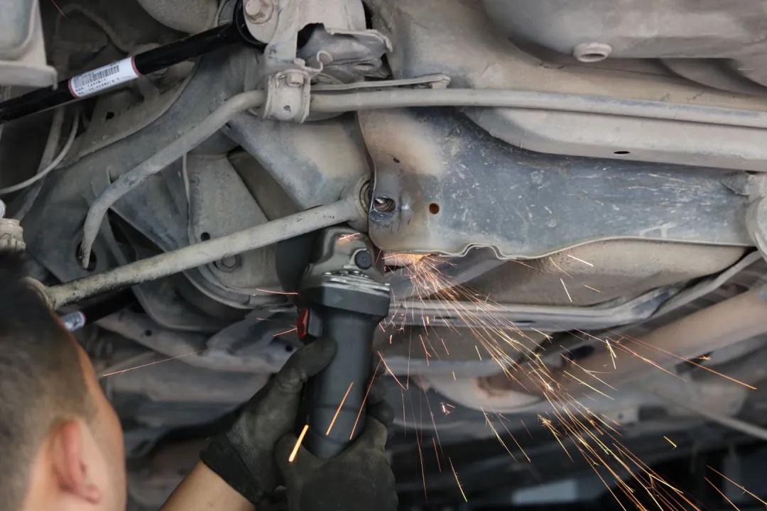 怪兽翻新车,怪兽修车翻新艾力绅