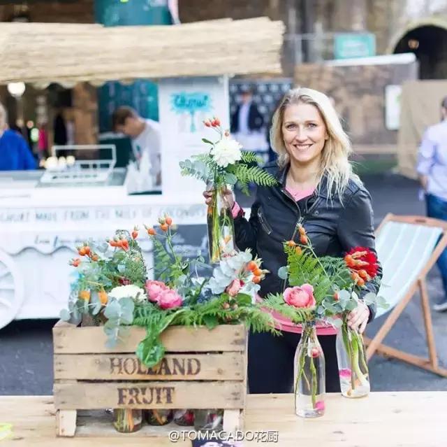 她在北京开了一家可以吃的花店，受众人追捧，还引来了李健