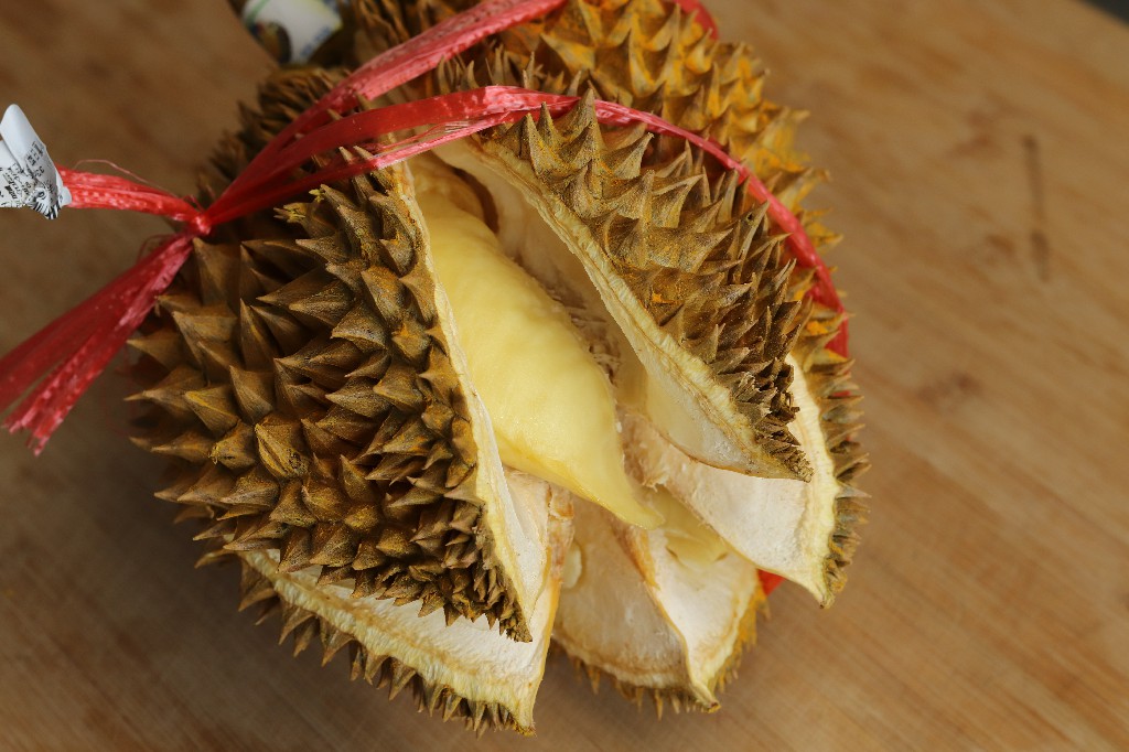 榴莲如何挑选轻微裂开,榴莲裂开了但是肉脆怎么办