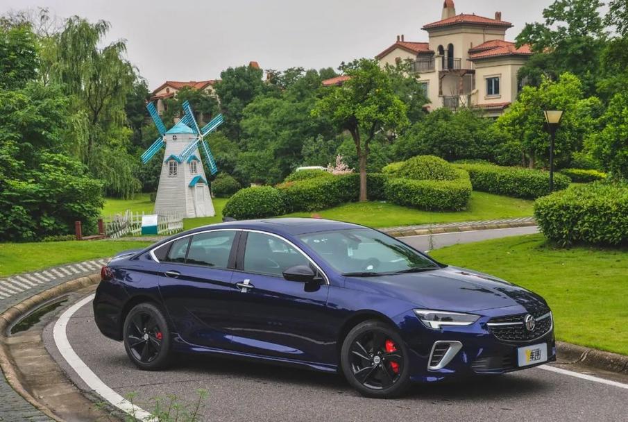 2021款别克君威gs试驾,2017款别克君威gs尊贵皇室蓝试驾