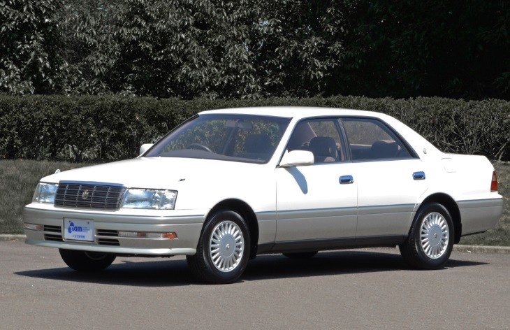 丰田皇冠陆放顶配停产吗,丰田皇冠真的停产了吗