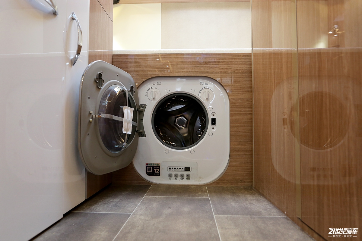 五菱轻卡房车最新款,骏驰大通短轴中顶房车