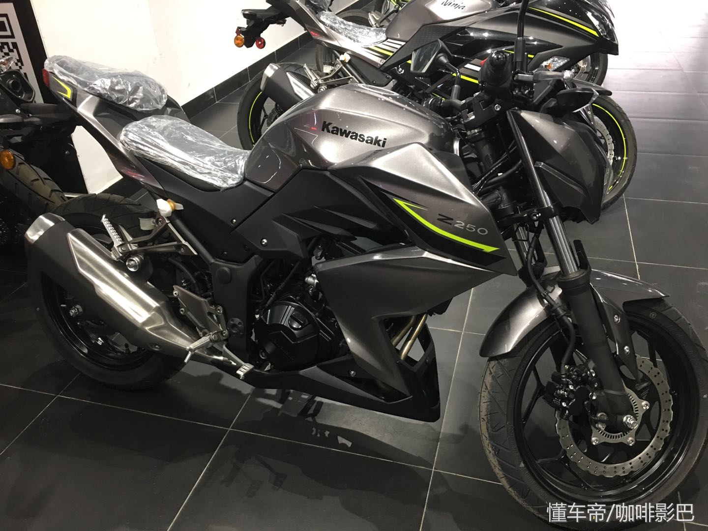 川崎z250适合新手吗,新手适合川崎街车z400吗
