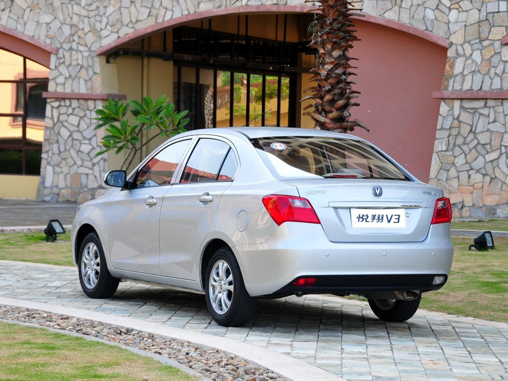 长安悦翔v3推荐哪一款,15年手动挡长安悦翔v3值得买吗